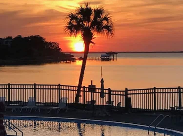 فندق Quality Inn & Suites Gulf Breeze Bayside Near Pensacola Beach