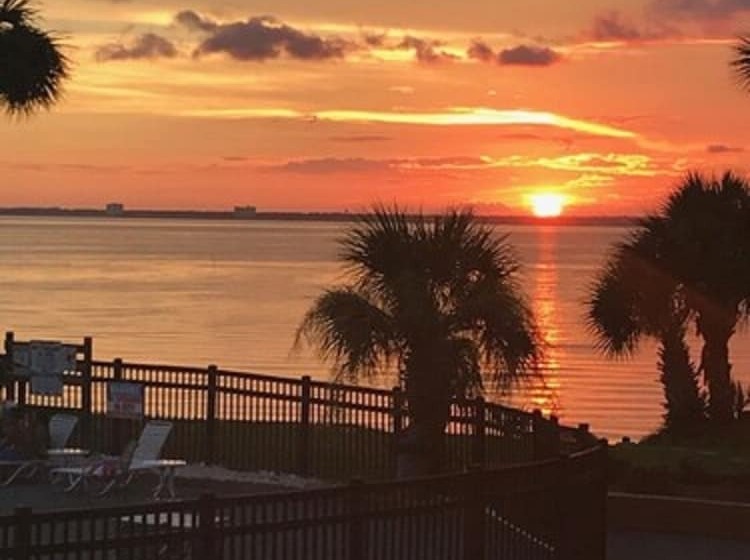 בית מלון כפרי Quality Inn & Suites Gulf Breeze Bayside Near Pensacola Beach