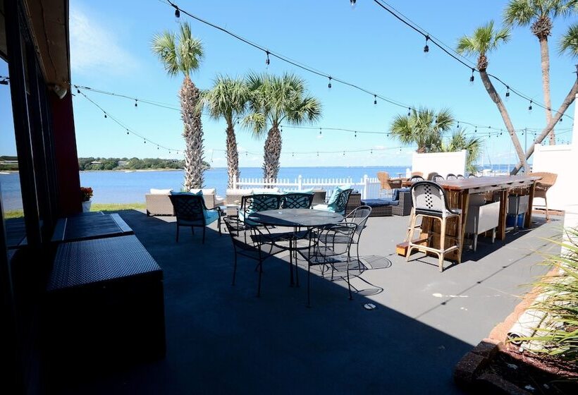 فندق Quality Inn & Suites Gulf Breeze Bayside Near Pensacola Beach