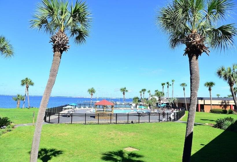 فندق Quality Inn & Suites Gulf Breeze Bayside Near Pensacola Beach