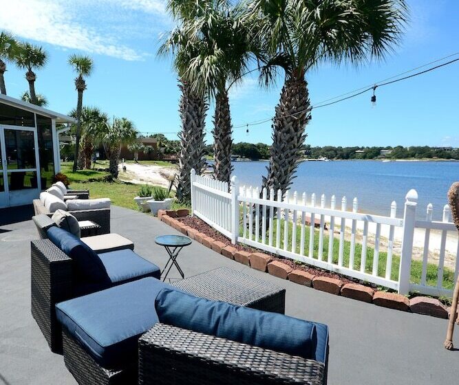 فندق Quality Inn & Suites Gulf Breeze Bayside Near Pensacola Beach