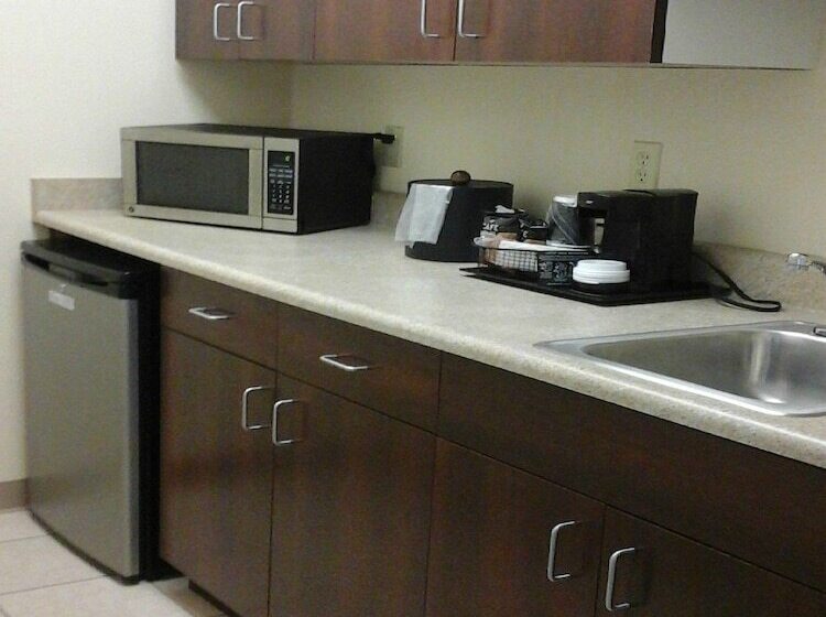 酒店 Quality Inn & Suites Prestonsburg Next To Mountain Arts Center