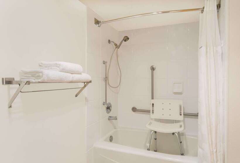 Отель Ramada By Wyndham Cedar City