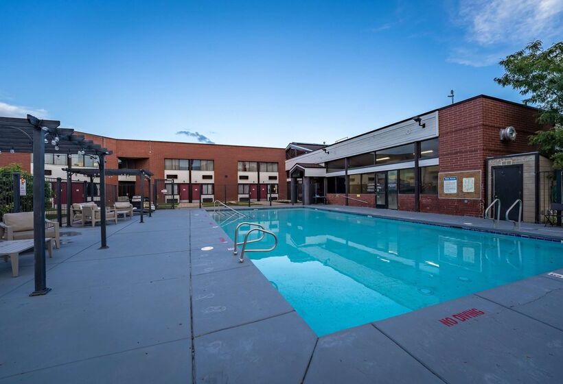 Отель Ramada By Wyndham Cedar City