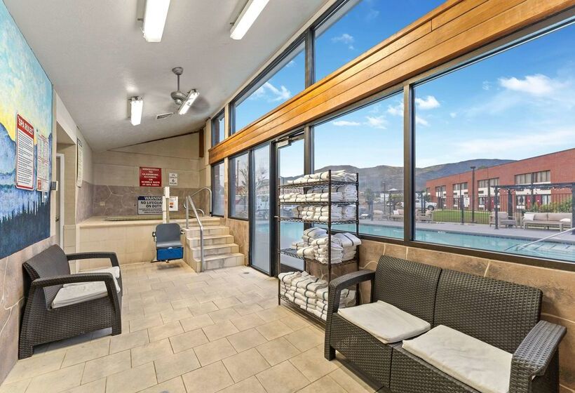 Отель Ramada By Wyndham Cedar City