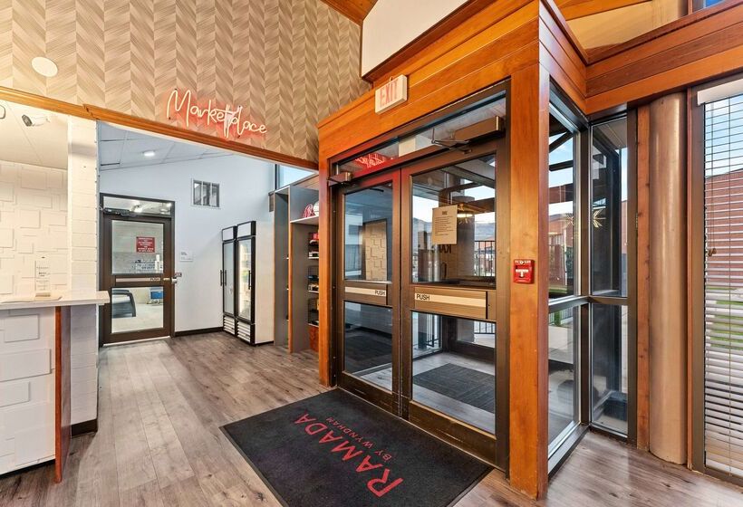 Отель Ramada By Wyndham Cedar City