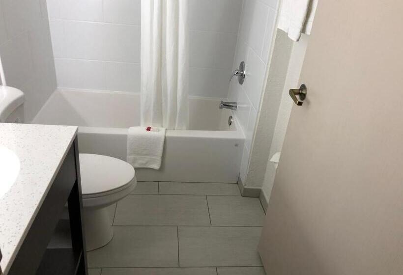 هتل Red Lion Inn & Suites Elk Grove Village