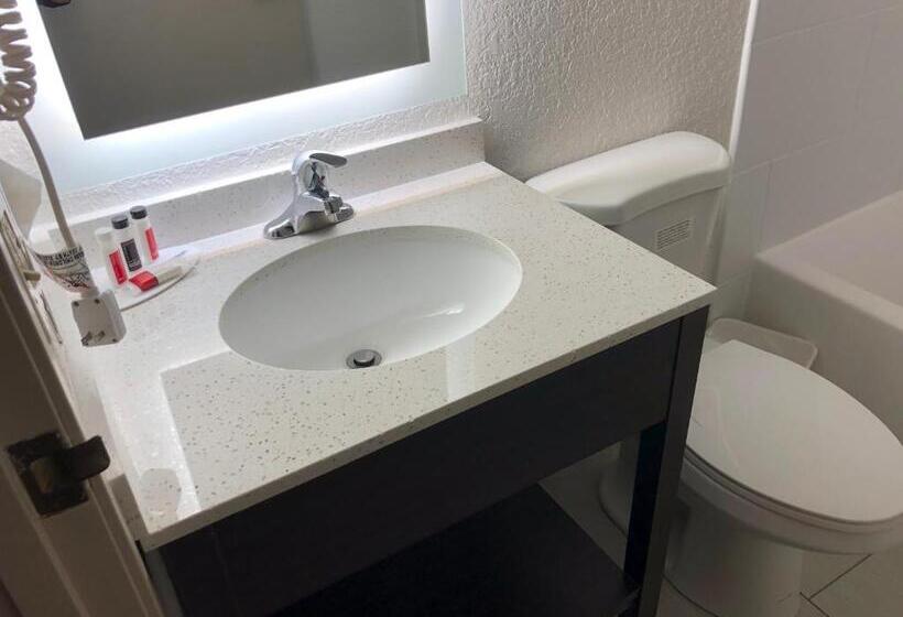 هتل Red Lion Inn & Suites Elk Grove Village