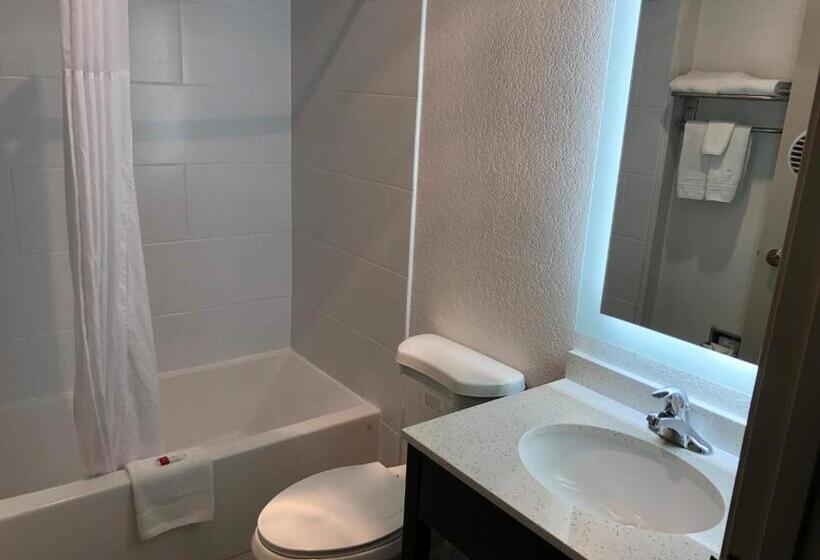 هتل Red Lion Inn & Suites Elk Grove Village