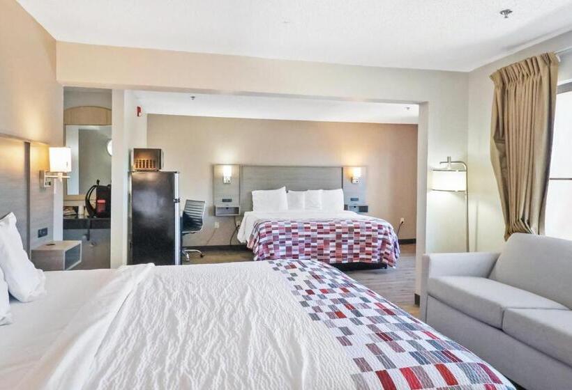 فندق Red Roof Inn & Suites Fayetteville  Fort Bragg