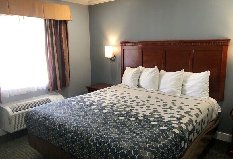 בית מלון כפרי Redondo Inn And Suites