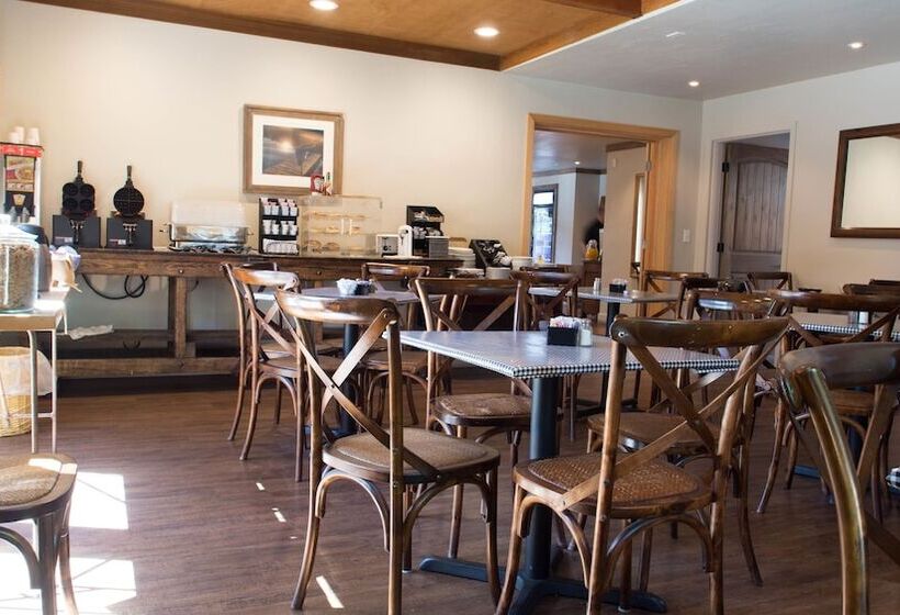 בית מלון כפרי Riverside Inn