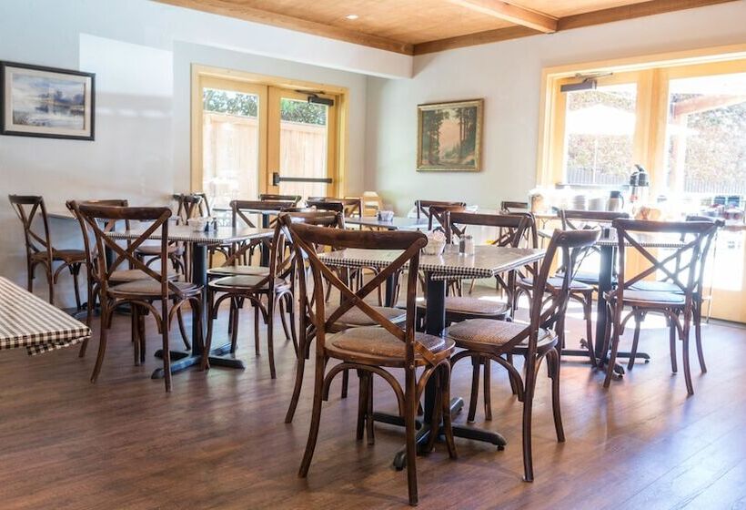 בית מלון כפרי Riverside Inn