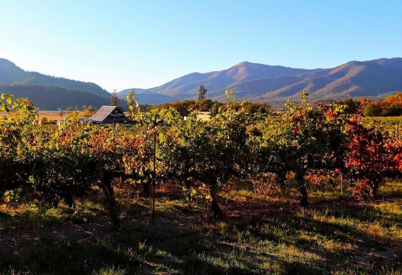 בית מלון כפרי Riverside Inn