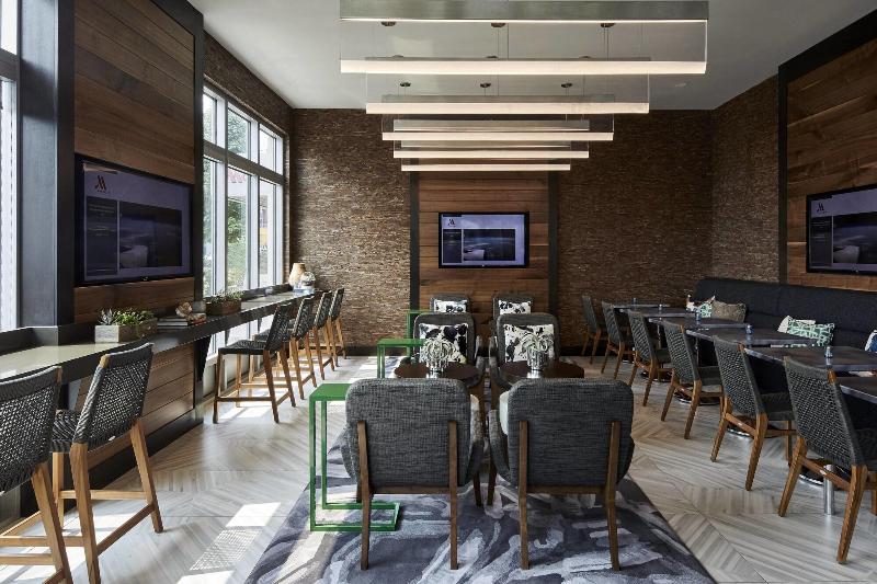 Отель Seattle Marriott Waterfront