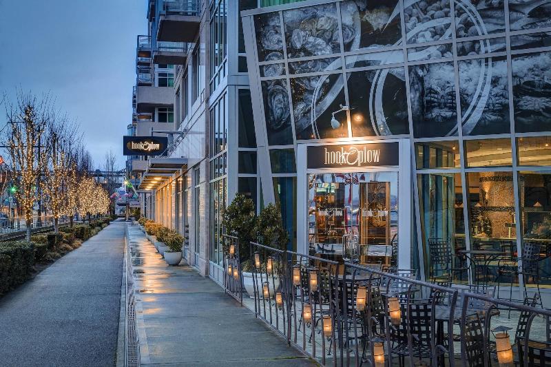 Отель Seattle Marriott Waterfront