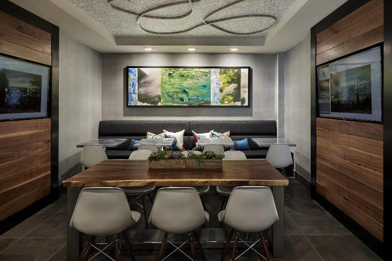 Отель Seattle Marriott Waterfront