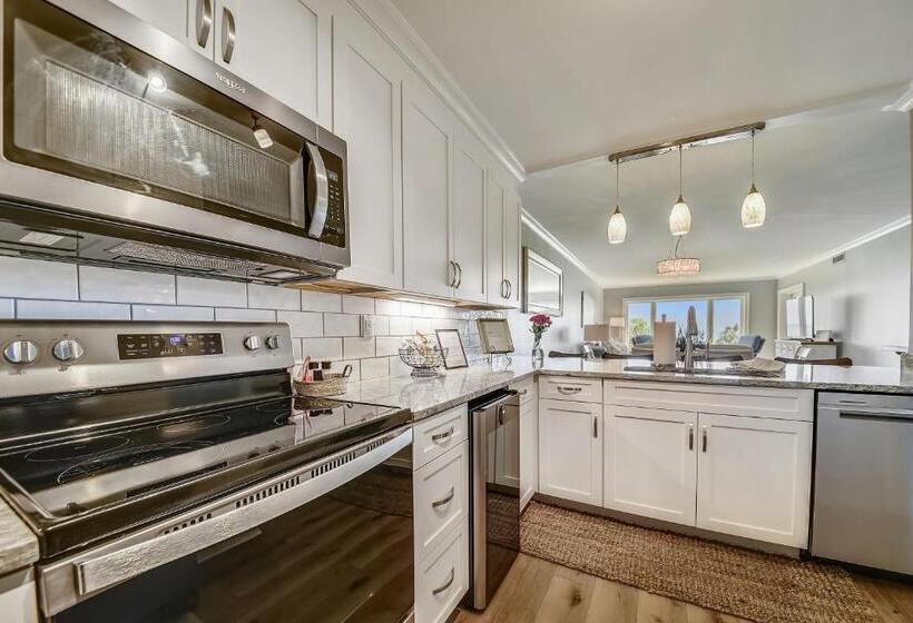 Отель Shorewood Villa Unit 210