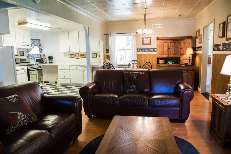 هتل Sleepy Forest Cottages