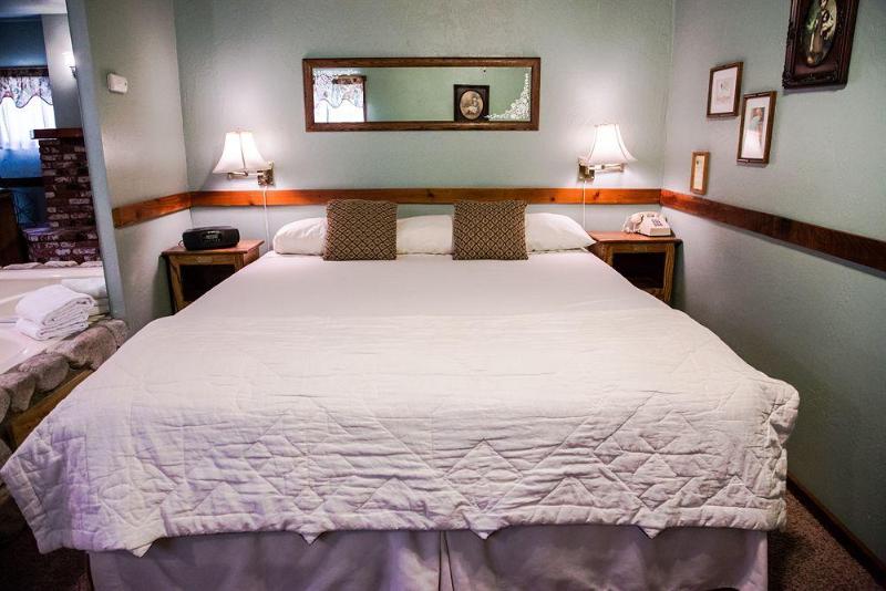 هتل Sleepy Forest Cottages