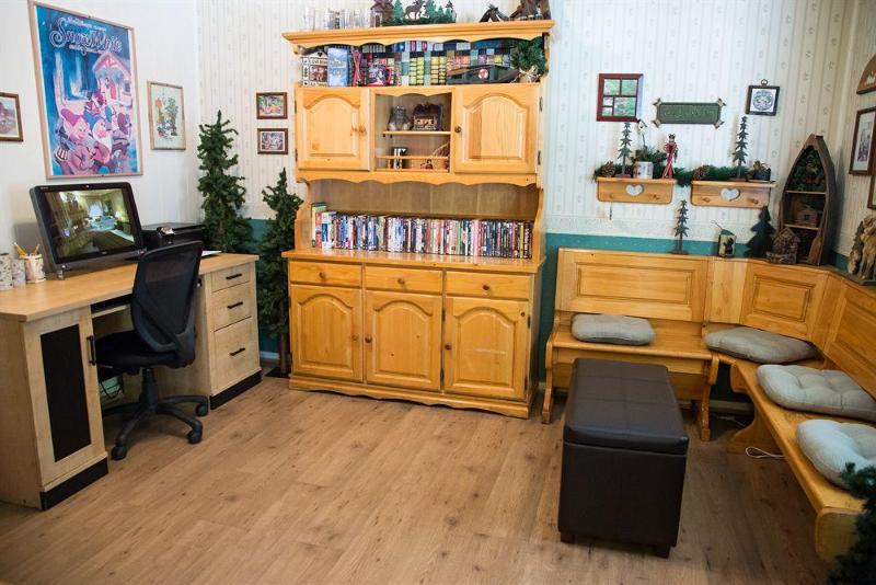 هتل Sleepy Forest Cottages