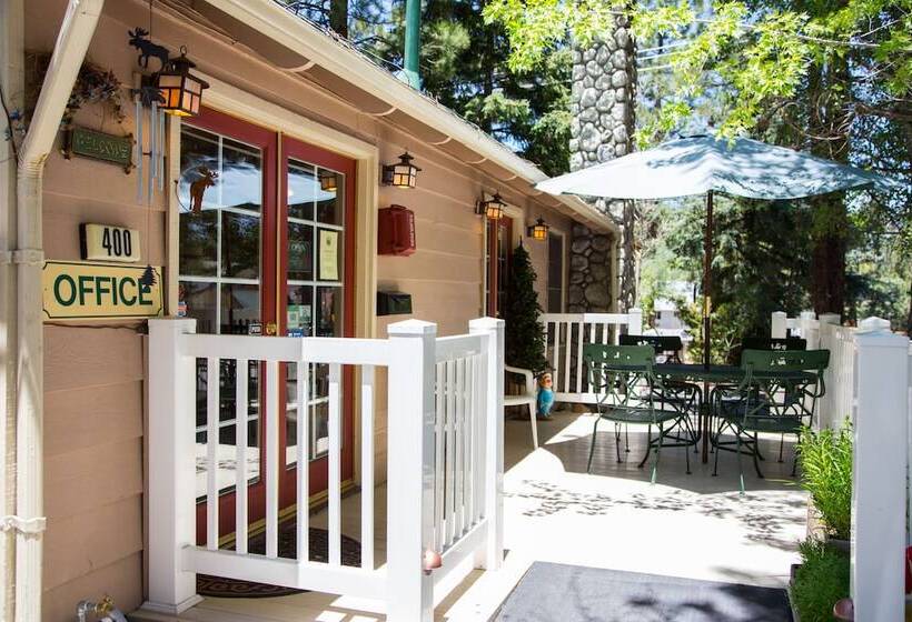 هتل Sleepy Forest Cottages