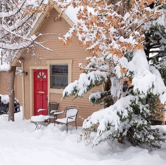 هتل Sleepy Forest Cottages