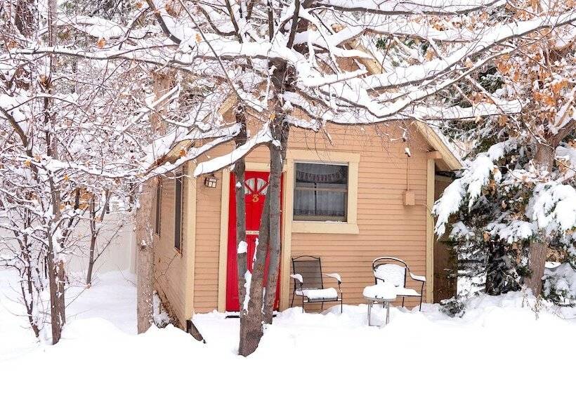 هتل Sleepy Forest Cottages