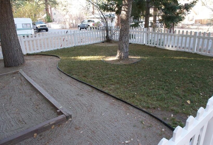 هتل Sleepy Forest Cottages