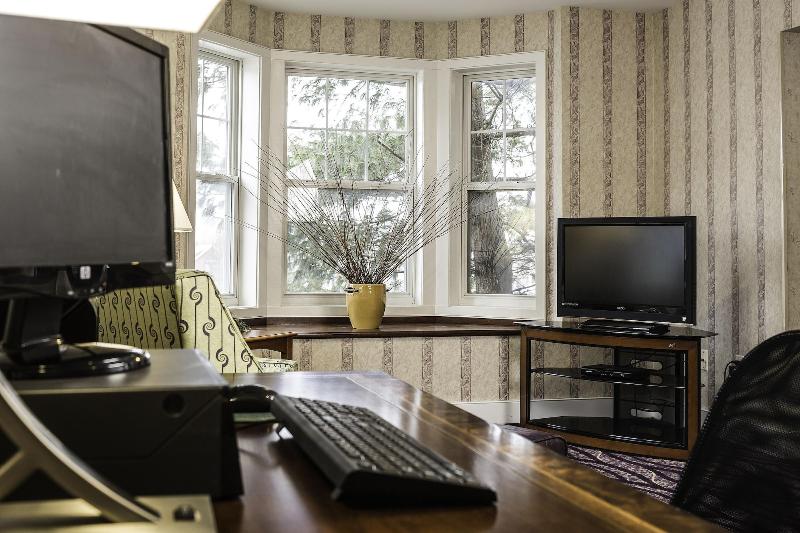 Smart Suites, Ascend Hotel Collection