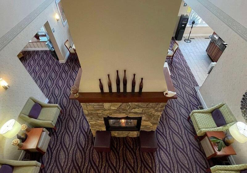 Smart Suites, Ascend Hotel Collection