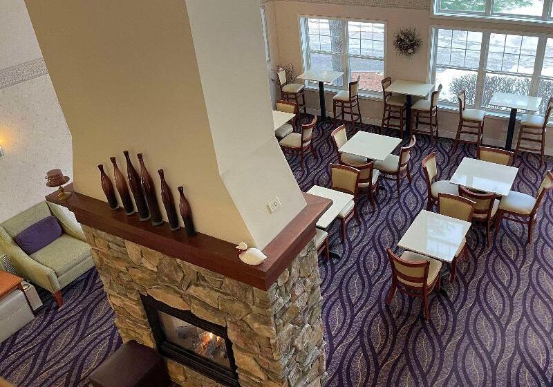 Smart Suites, Ascend Hotel Collection