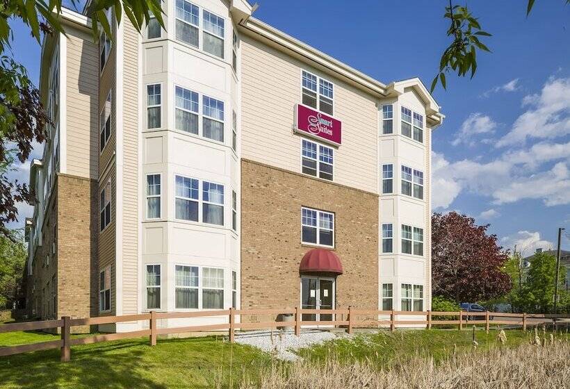 Smart Suites, Ascend Hotel Collection