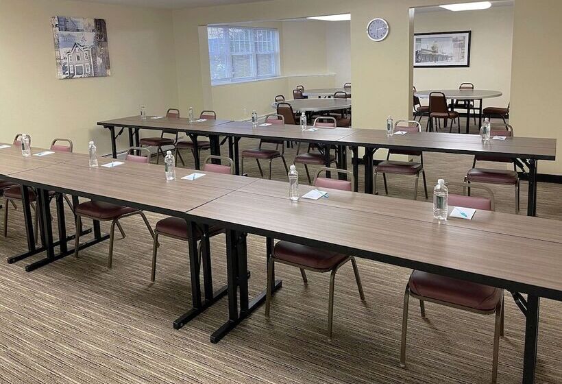 Smart Suites, Ascend Hotel Collection