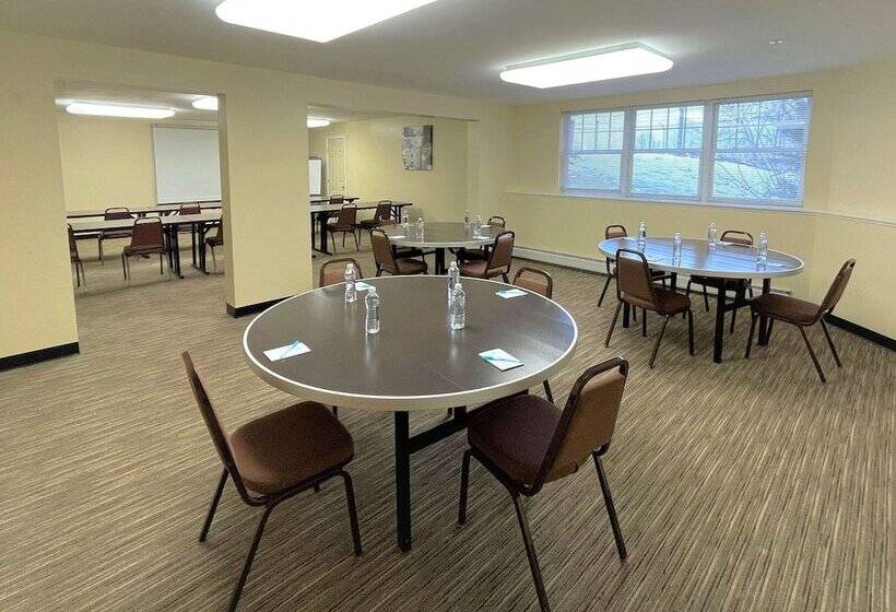 Smart Suites, Ascend Hotel Collection