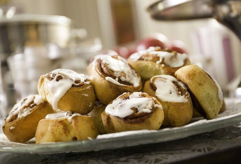 Smart Suites, Ascend Hotel Collection