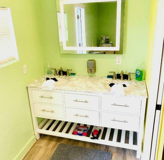 فندق Sun Deck Inn & Suites