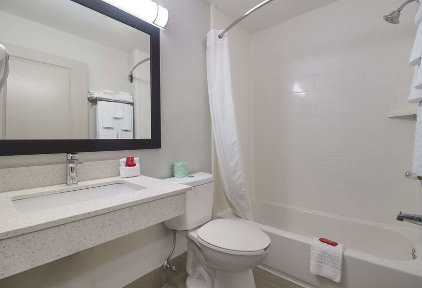 Отель Quality Inn Shallotte Near Ocean Isle Beach