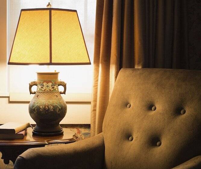 فندق The 1770 House Restaurant & Inn