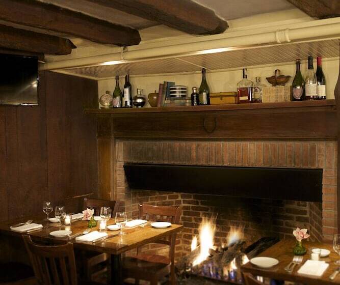 فندق The 1770 House Restaurant & Inn