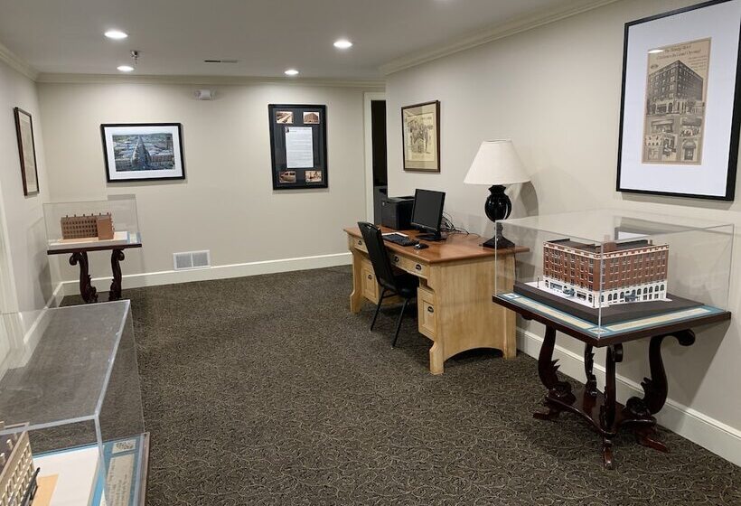 Отель The Eldridge