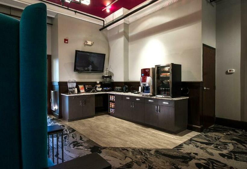 فندق The Parker Inn And Suites