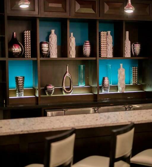 Отель The Parker Inn And Suites