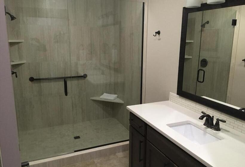 هتل The Pines At Sunriver