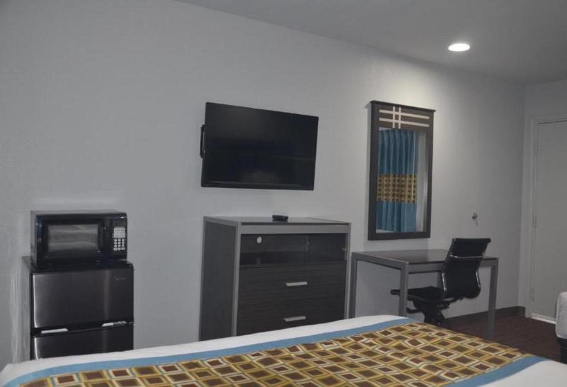 Отель Travelers Inn