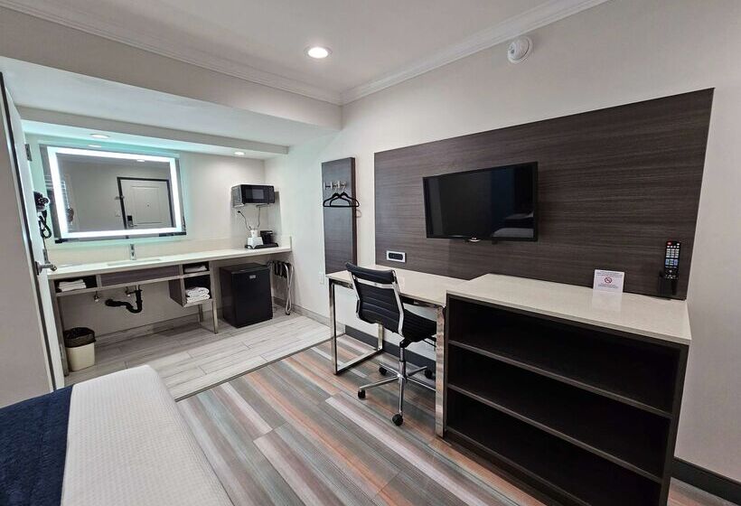 فندق Travelodge Inn & Suites By Wyndham Fullerton