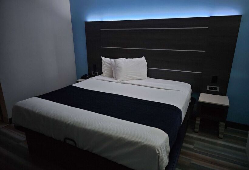 فندق Travelodge Inn & Suites By Wyndham Fullerton