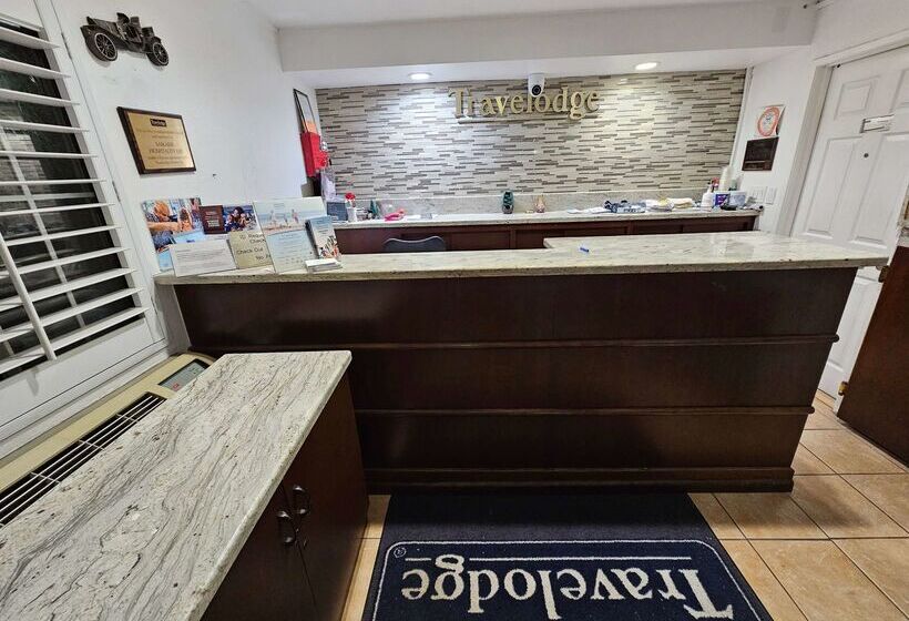 فندق Travelodge Inn & Suites By Wyndham Fullerton