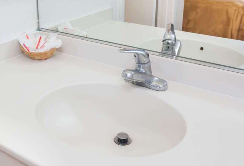 فندق Travelodge Inn & Suites By Wyndham Fullerton