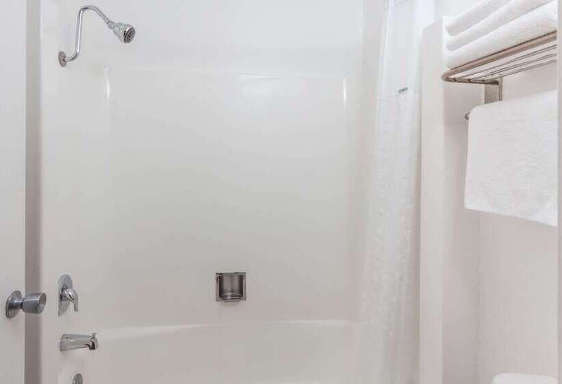 فندق Travelodge Inn & Suites By Wyndham Fullerton